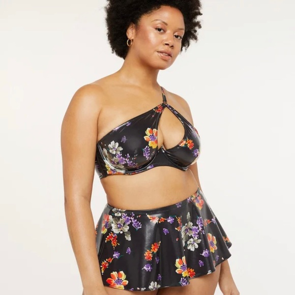 Savage X Fenty. M/34B. Black Caviar Bedtime Bouquet Print